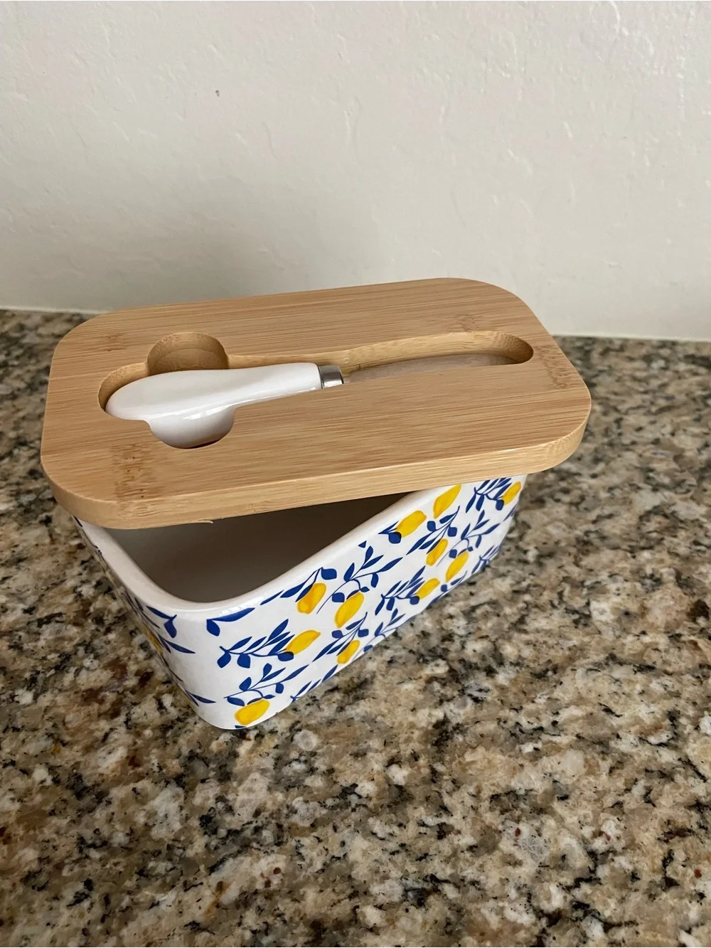 Ceramic Lemon Pattern Butter Keeper With Bamboo Lid & Spreader
